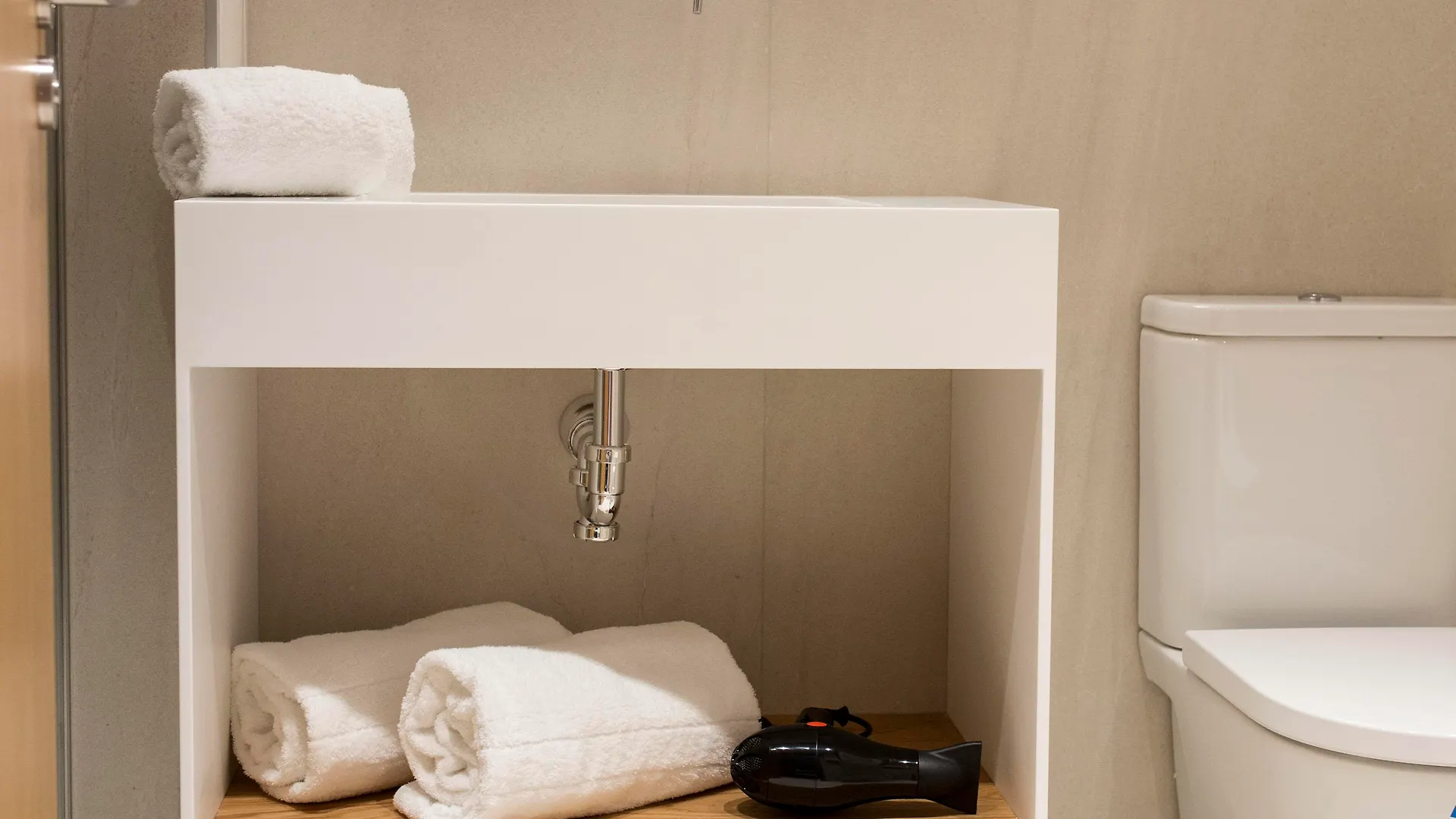 Goodnight Cadiz Apartments
