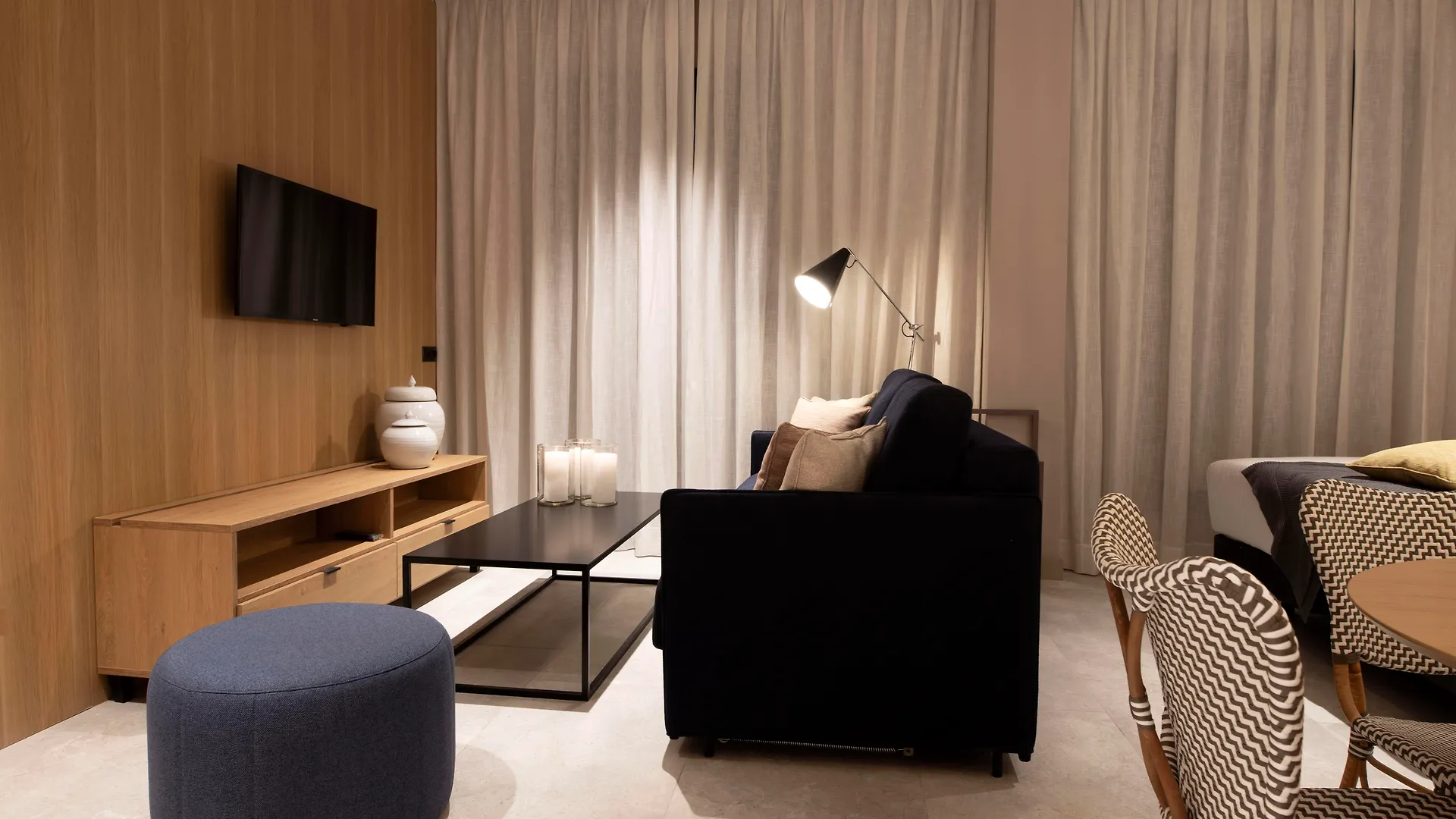 Goodnight Cadiz Apartments