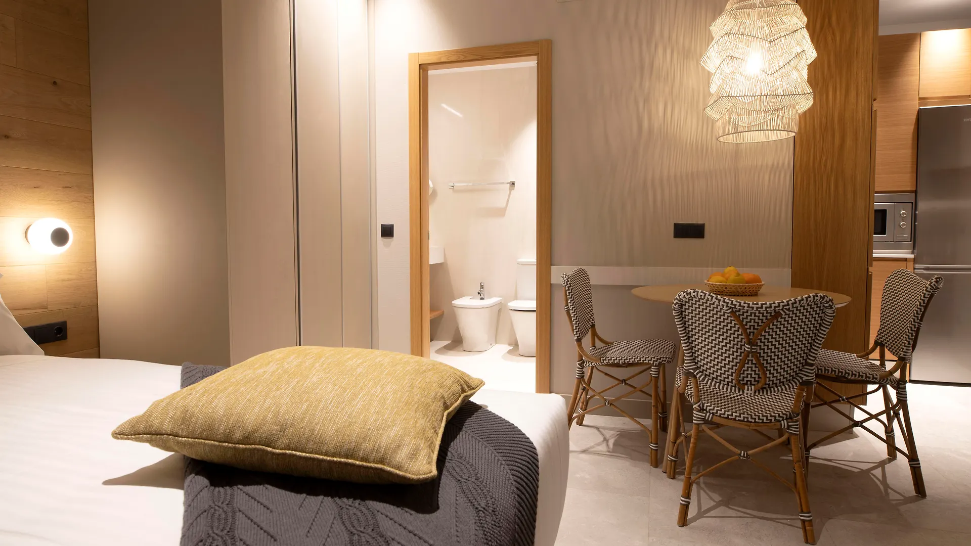 Goodnight Cadiz Apartments