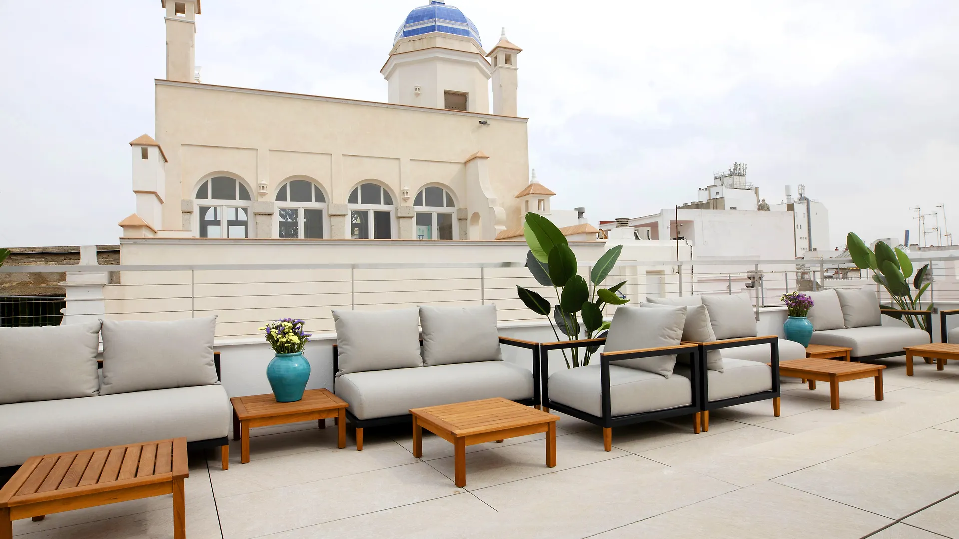 Goodnight Cadiz Apartments
