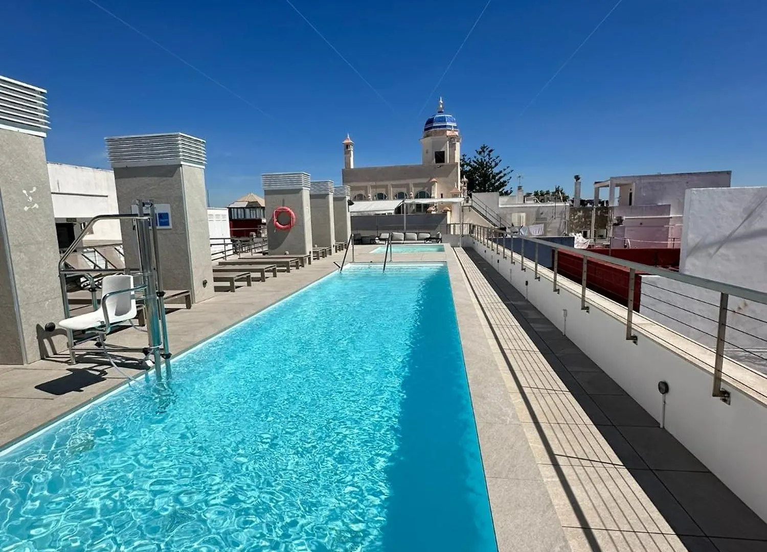 Goodnight Cadiz Apartments location